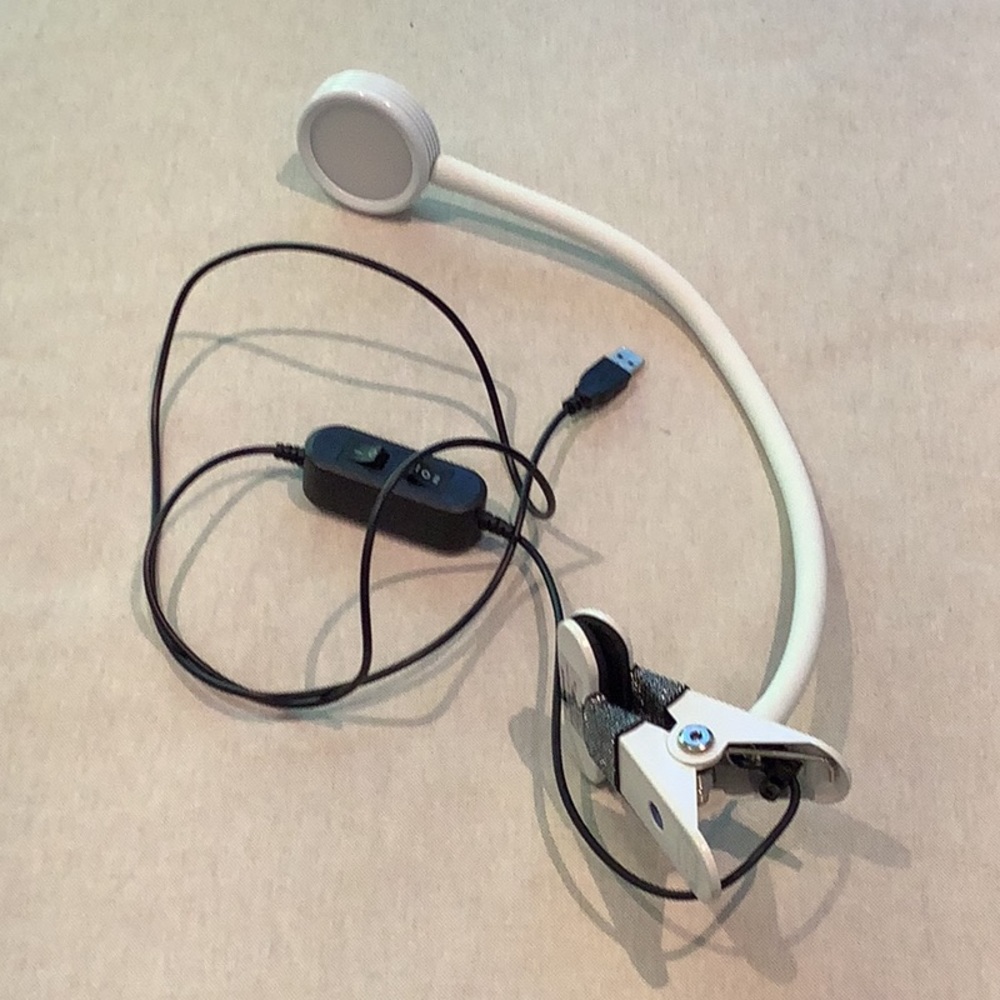 COPY - LEPOWER - Clip-on Reading Night Light - White Lamp - EUC
